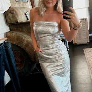 Chic Strapless Cream Dress